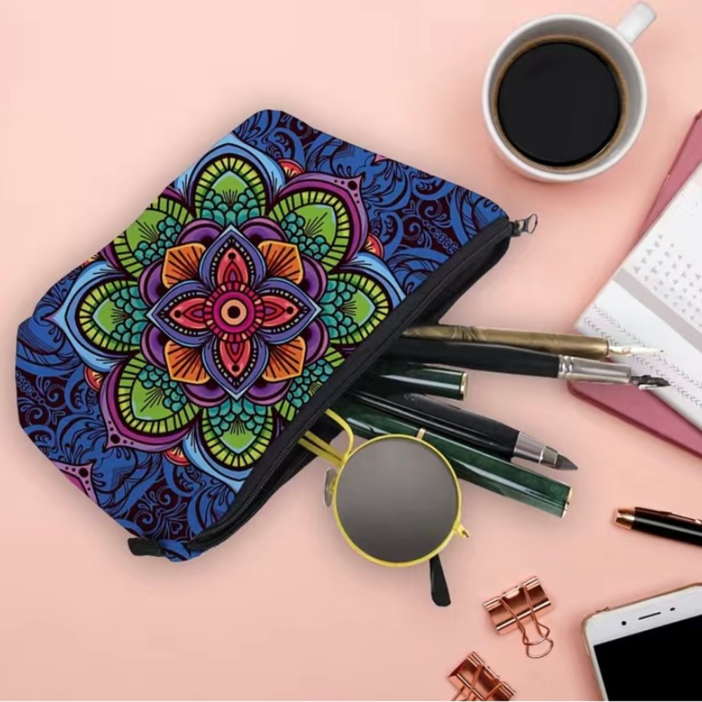 NWT gorgeous cosmetic bag /or anything you want it to be beautiful flower!!!!